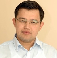 Олжас Худайбергенов.