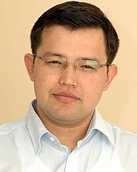 Олжас Худайбергенов.
