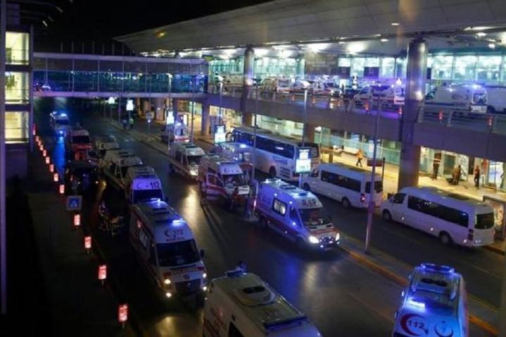 После теракта в аэропорту Стамбула. После теракта в аэропорту Стамбула.