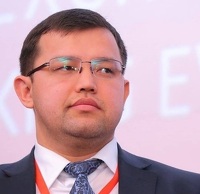 Олжас Худайбергенов.