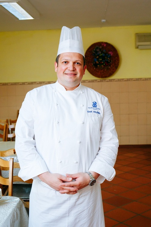 Эсат Акйылдыз.
