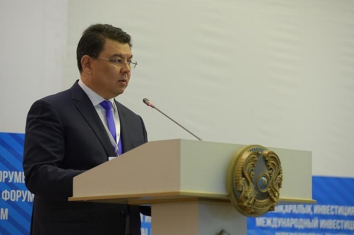 Канат Бозумбаев. Канат Бозумбаев.