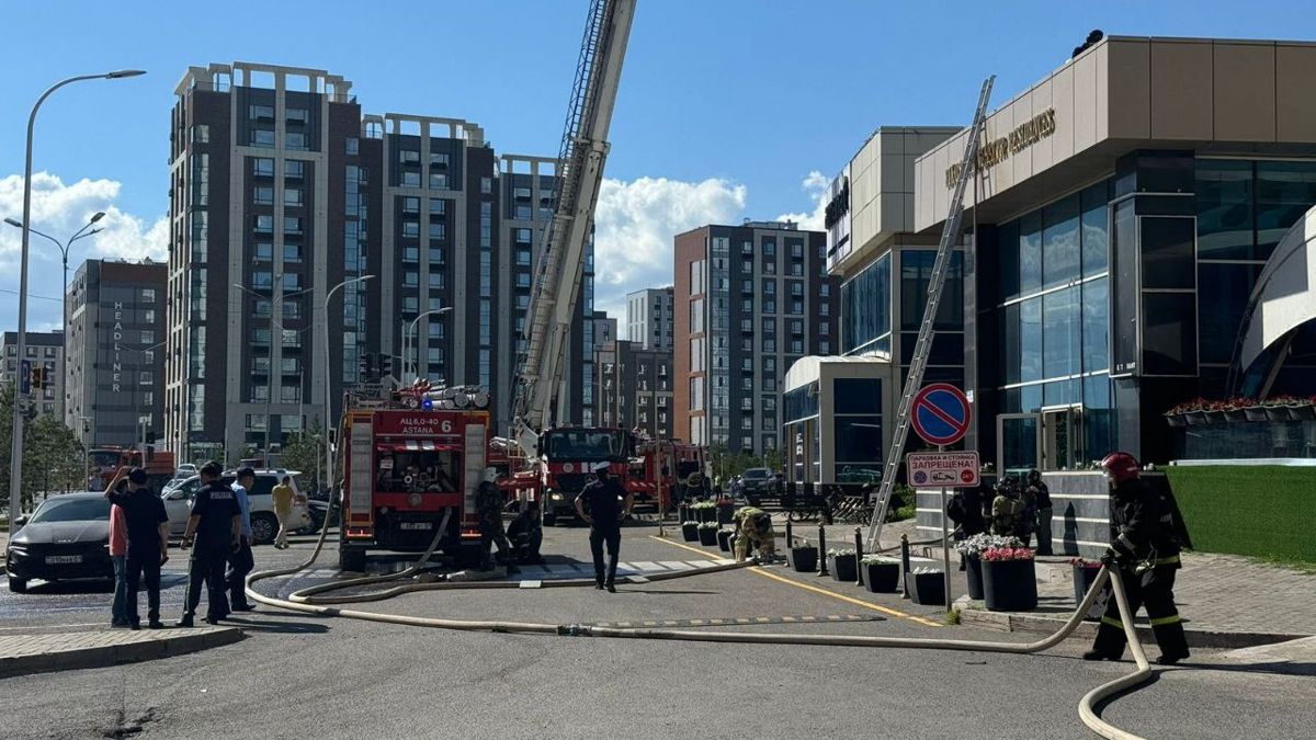 Пожар в жилом комплексе возле «Хан-Шатыра» произошёл в Астане