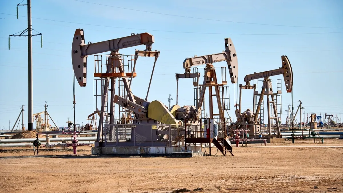 Нефть месторождение качалки баррель КМГ КазМунайГаз