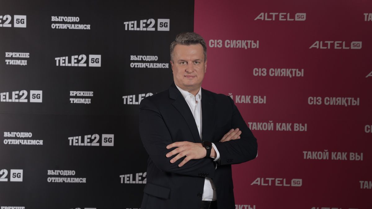 Сергей Назаренко на боне пресс-стены Теле2 Алтел Tele2 Altel
