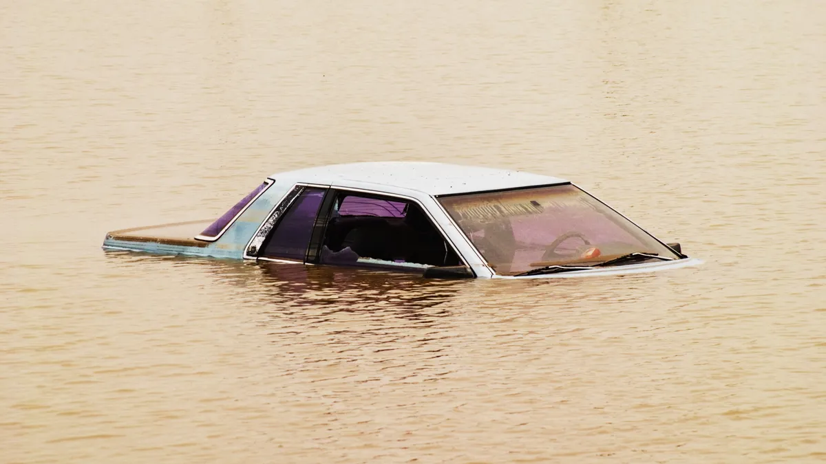 паводки наводнение автомобиль вода машина грязь