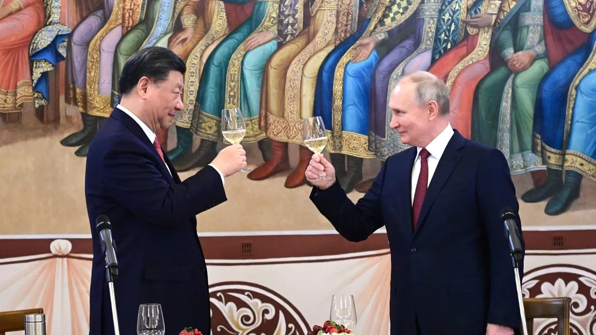 Си Цзиньпин и Владимир Путин Си Цзиньпин и Владимир Путин