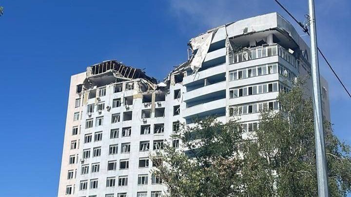 Ракета попала в один из жилых домов Киева Ракета попала в один из жилых домов Киева