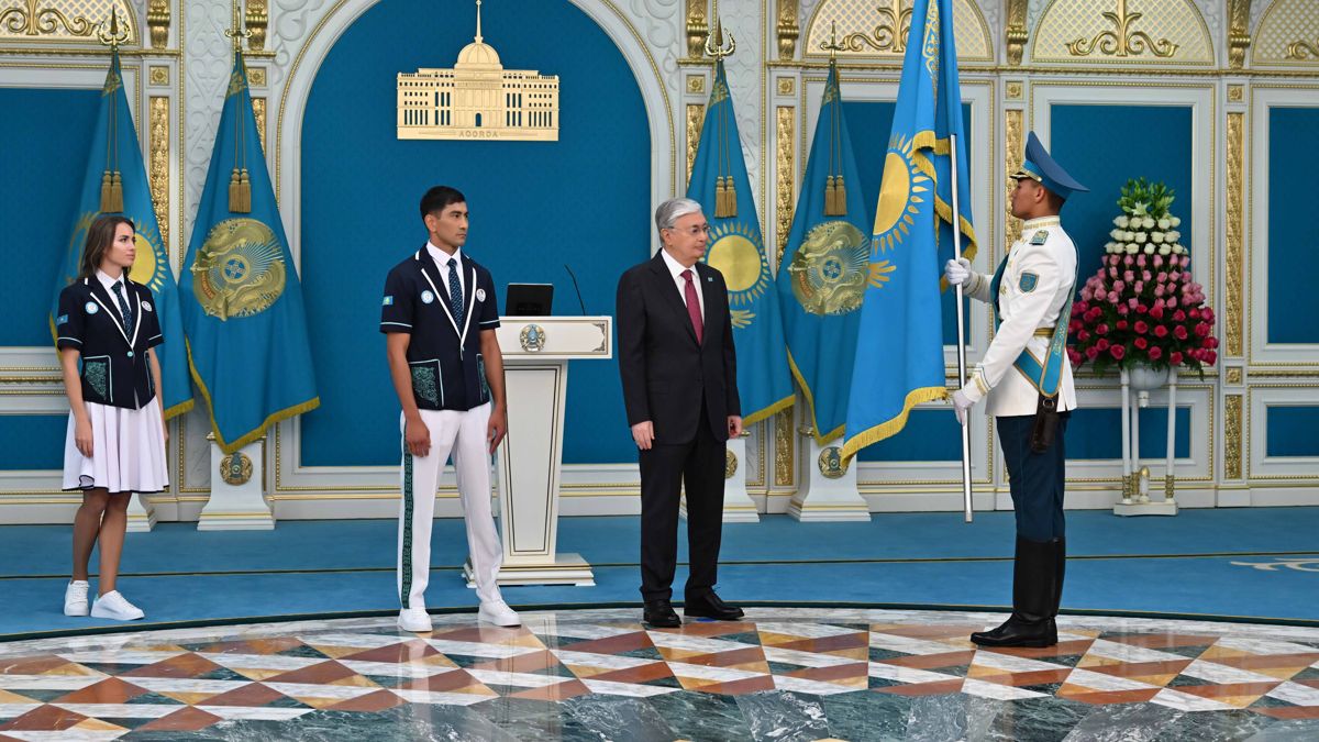 Церемония вручения государственного флага спортсменам перед Олимпийскими играми, 10 июля 2024