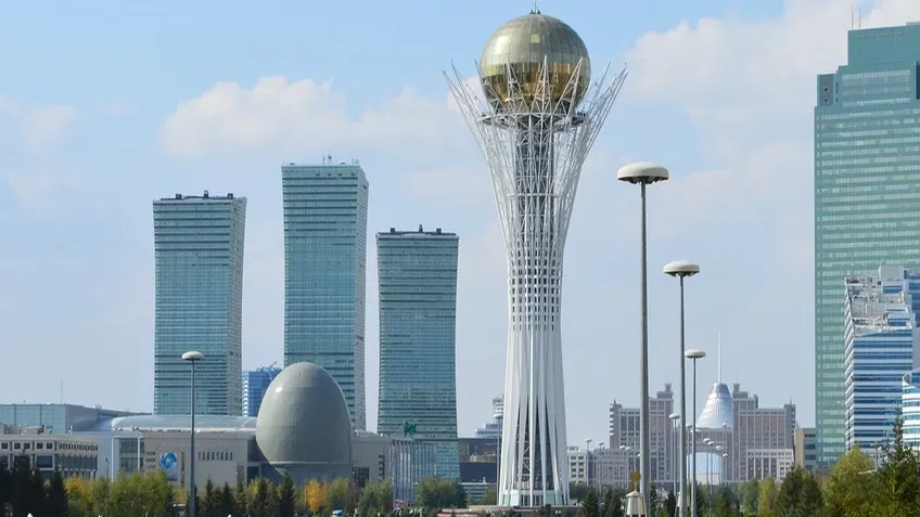 Прогнозы роста ВВП Казахстана на 2024 год варьируются от 3,4 до 4,5% Астана, Байтерек, пейзаж, небоскребы