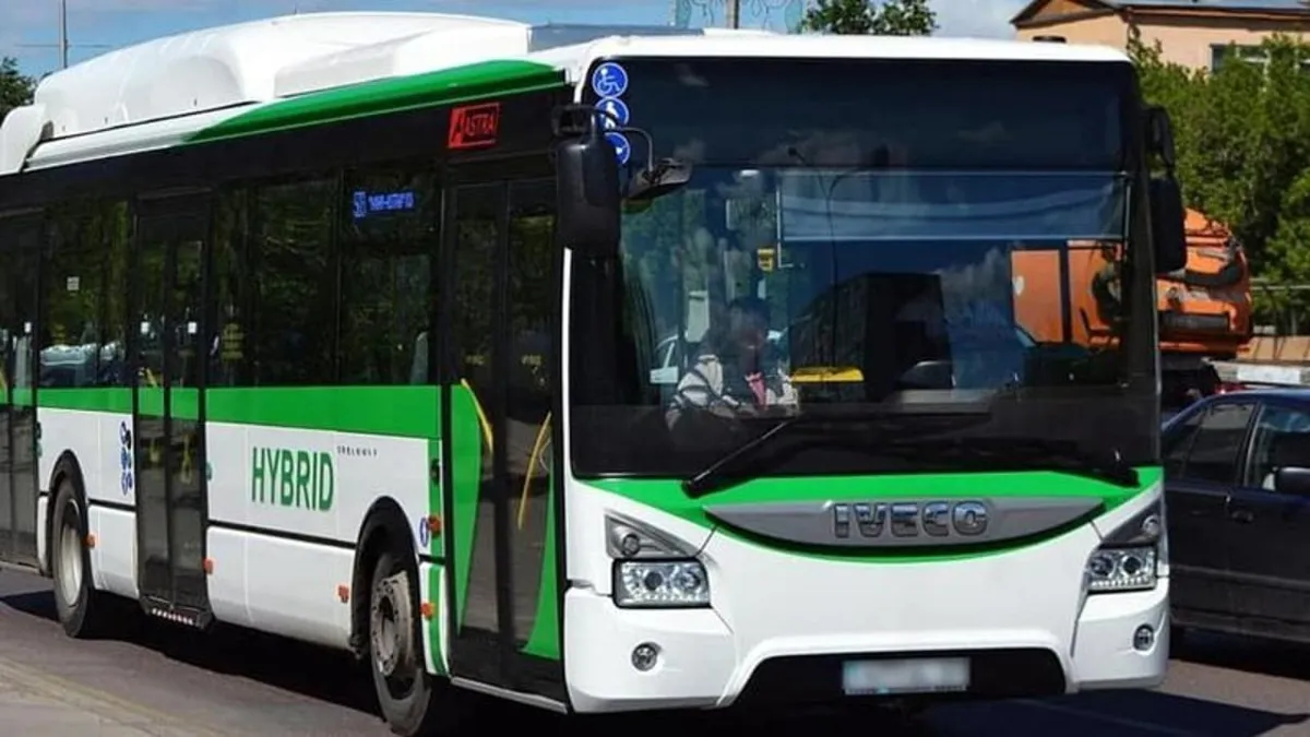 Автобус Iveco бело-зеленый