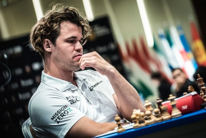 Магнус Карлсен утратил звание чемпиона мира, но по-прежнему остаётся лучшим шахматистом современности 