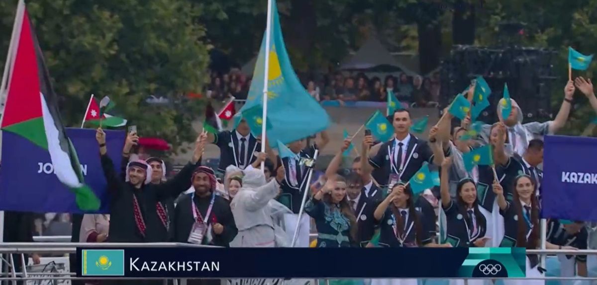 Команда Казахстана на церемонии открытия Игр