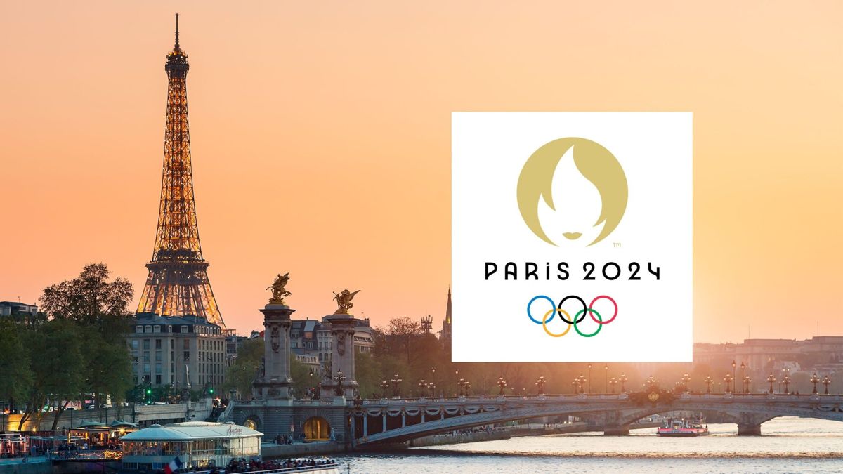 Логотип XXXIII летних Олимпийских игр на фоне утреннего Парижа