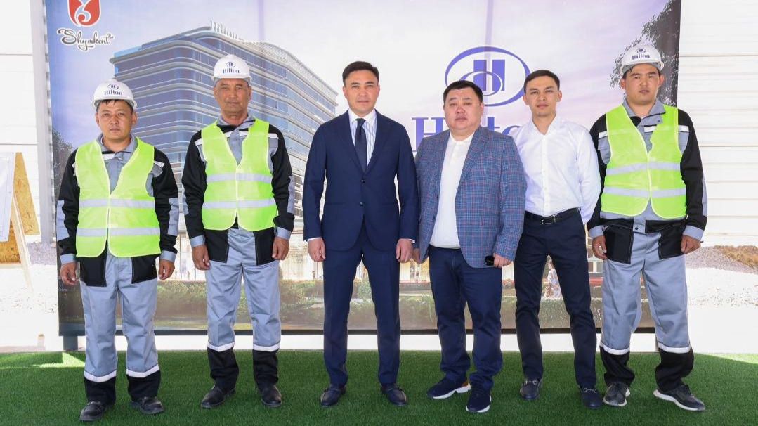 Аким города и инвестор заложили капсулу на месте строительства отеля Hilton в Шымкенте