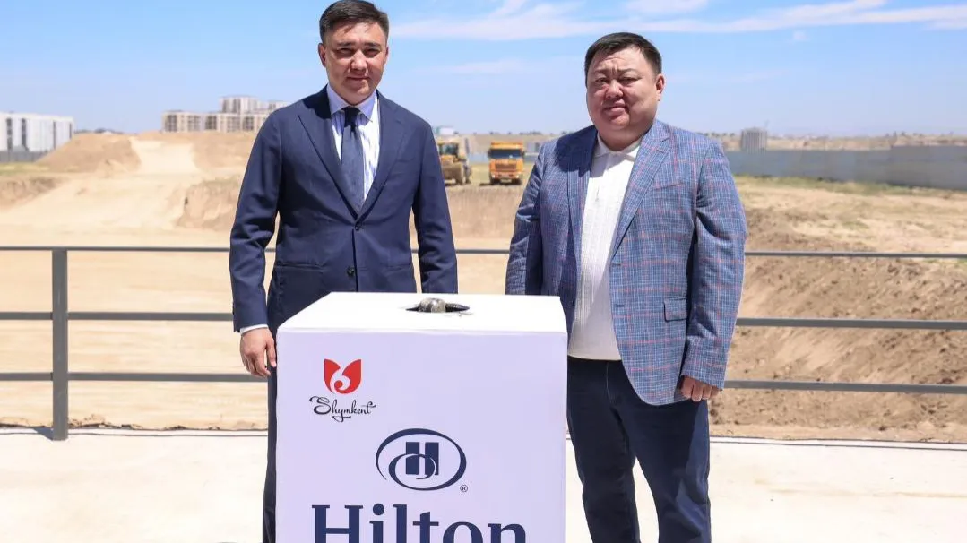 Аким города и инвестор заложили капсулу на месте строительства отеля Hilton в Шымкенте