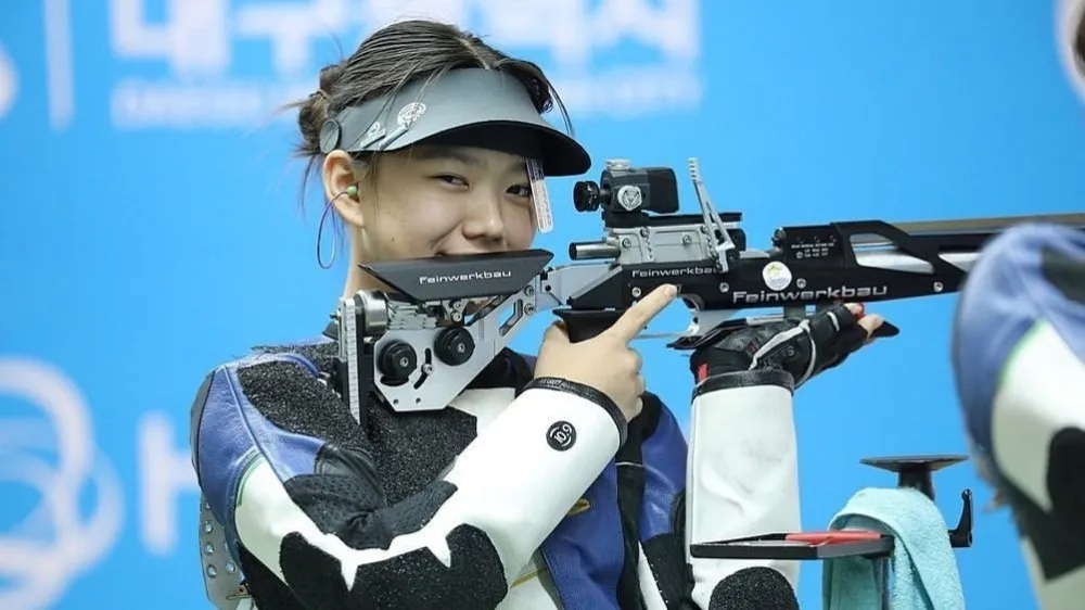 Девушка с винтовкой на Олимпийских играх в Париже 