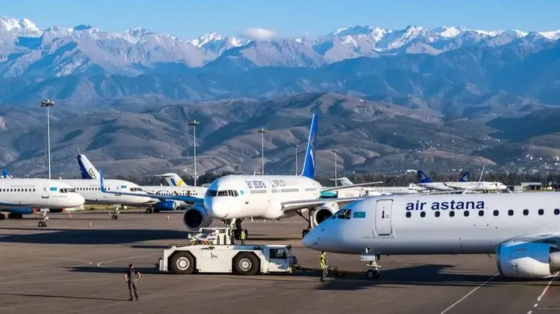 Стоянка алматинского аэропорта с самолетами Air Astana