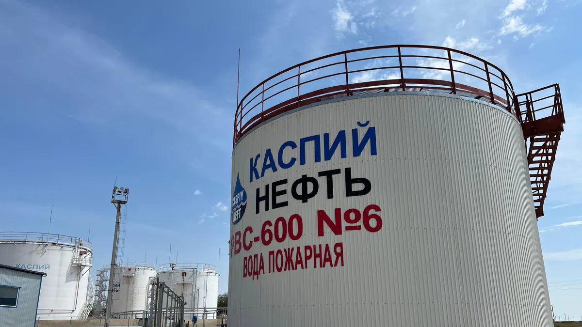 На нефтяном месторождении Айранколь в Атырауской области Казахстана На нефтяном месторождении Айранколь в Атырауской области Казахстана