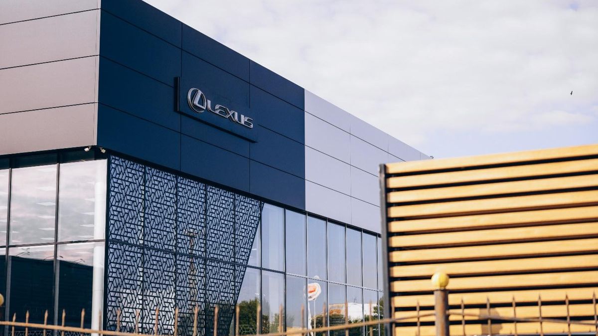 Здание нового дилерского центра Lexus в Уральске Здание нового дилерского центра Lexus в Уральске