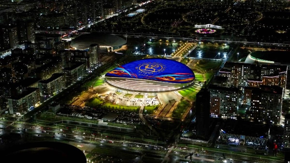 Стадион «Астана арена» с подсветкой