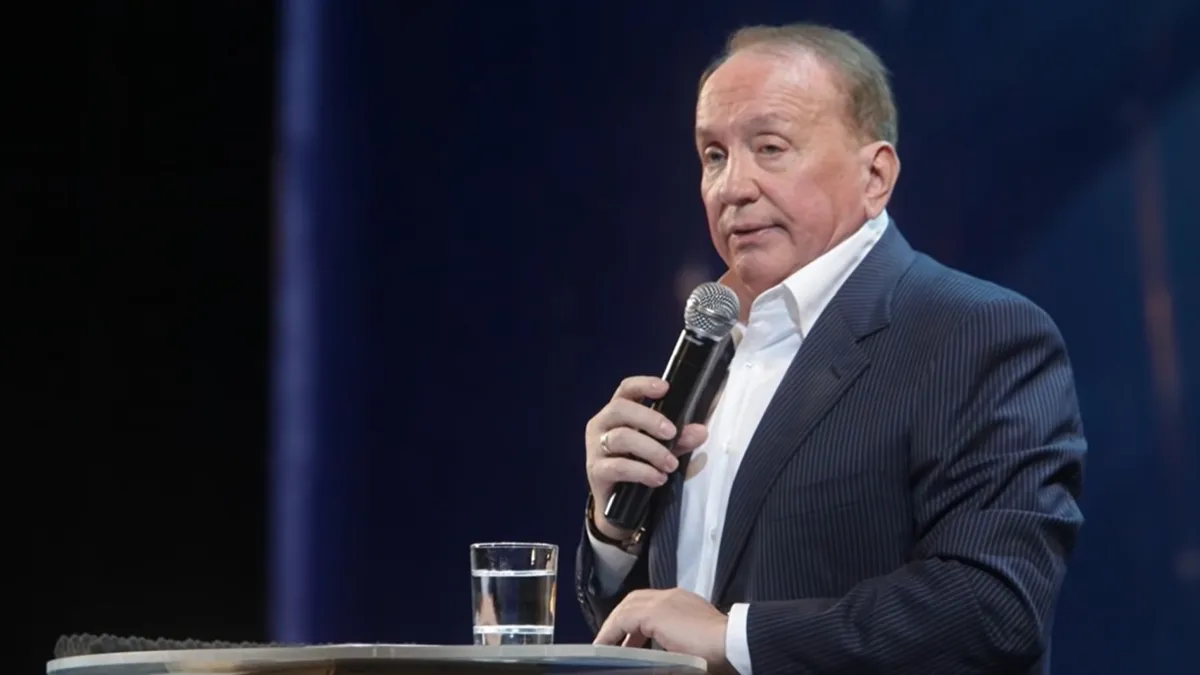 Александр Масляков Александр Масляков ведет КВН