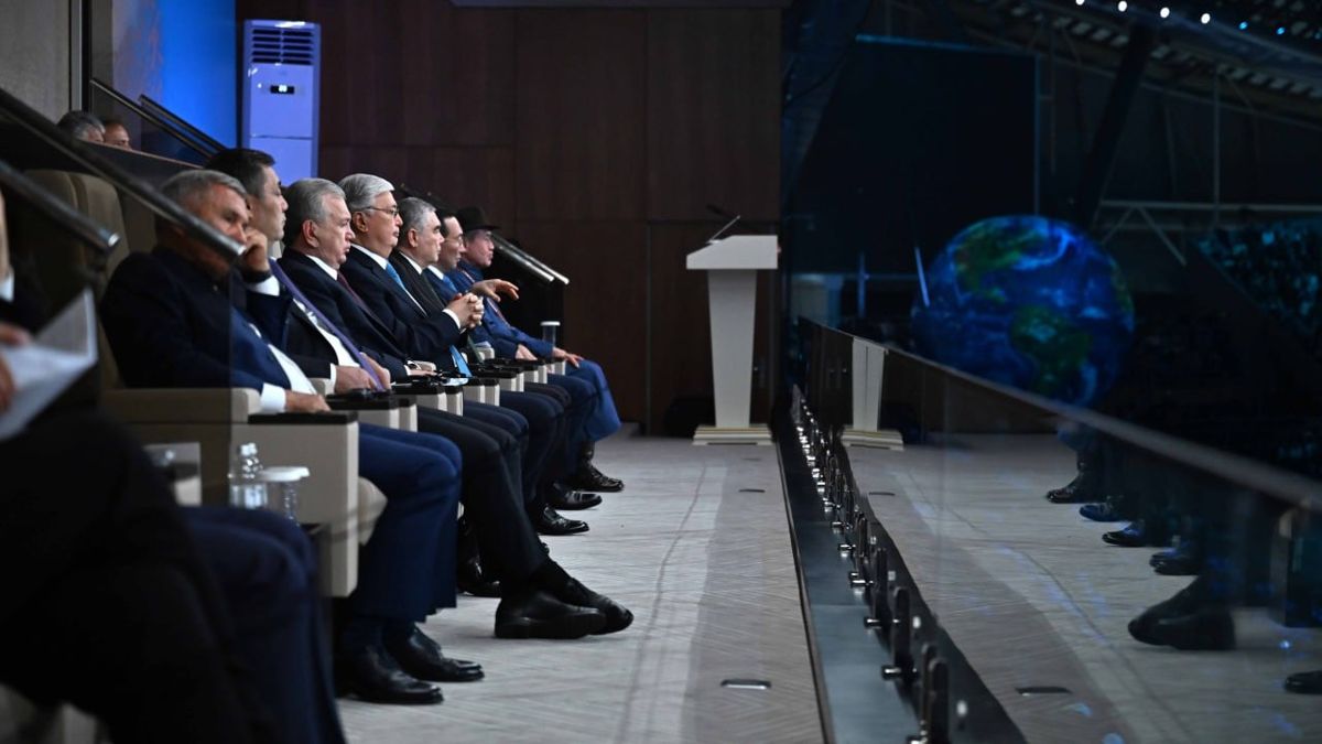 Почётные гости Всемирных игр кочевников, президенты на стадиона