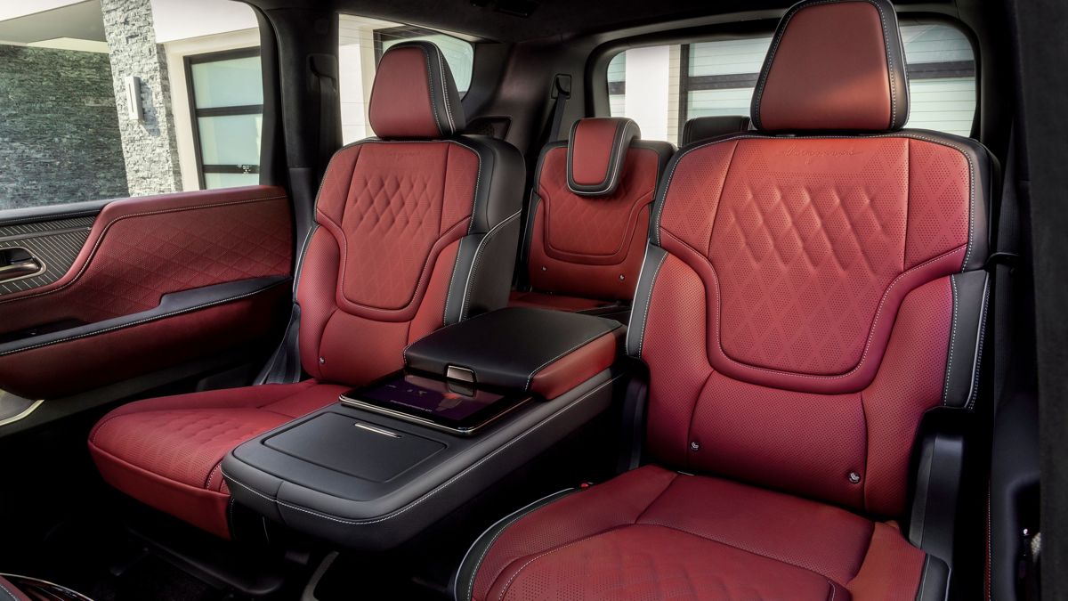 Infiniti QX80 Infiniti QX80, красные кресла
