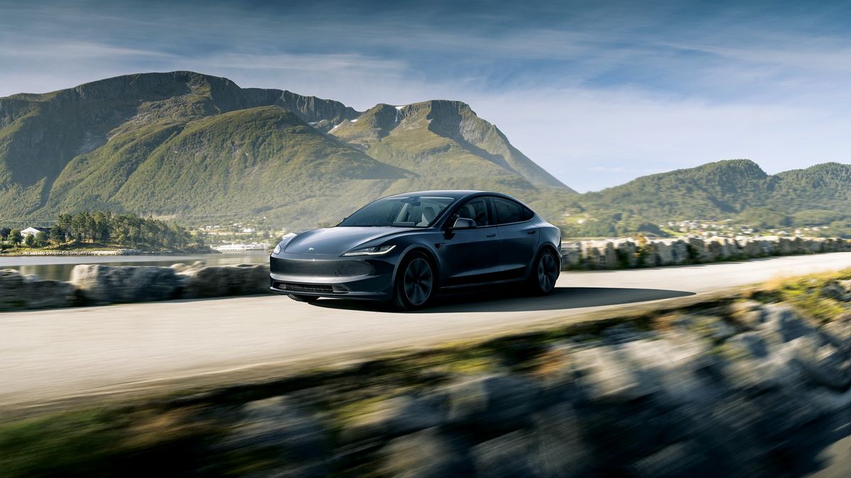 Tesla Model 3 Tesla Model 3, темная машина на фоне гор