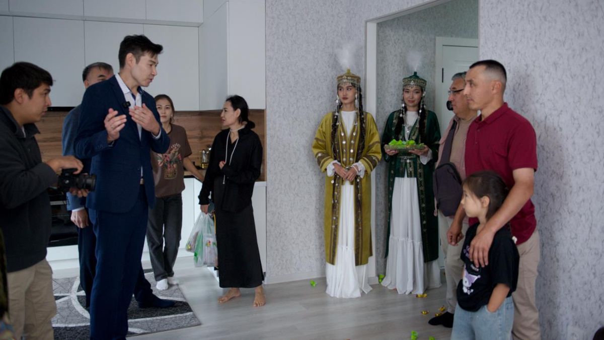 Предоставление жилья нуждающимся — это не просто помощь, это вклад в построение более справедливого общества Фонд Кулибаева передал 400 квартир акимату Астаны для семей, нуждающихся в поддержке