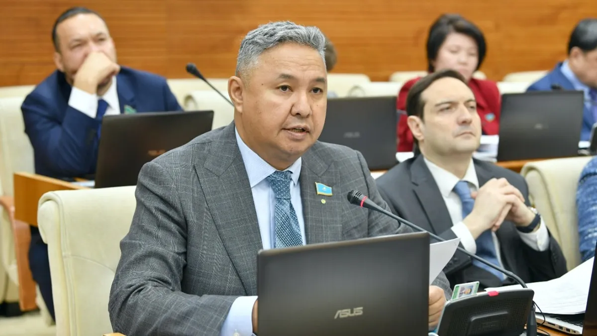 Азат Перуашев Азат Перуашев