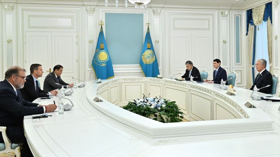 На встрече в Акорде, Токаев и Гэри Нейгл