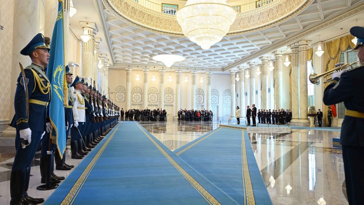 Во время встречи канцлера Германии Во время встречи канцлера Шольца в Акорде