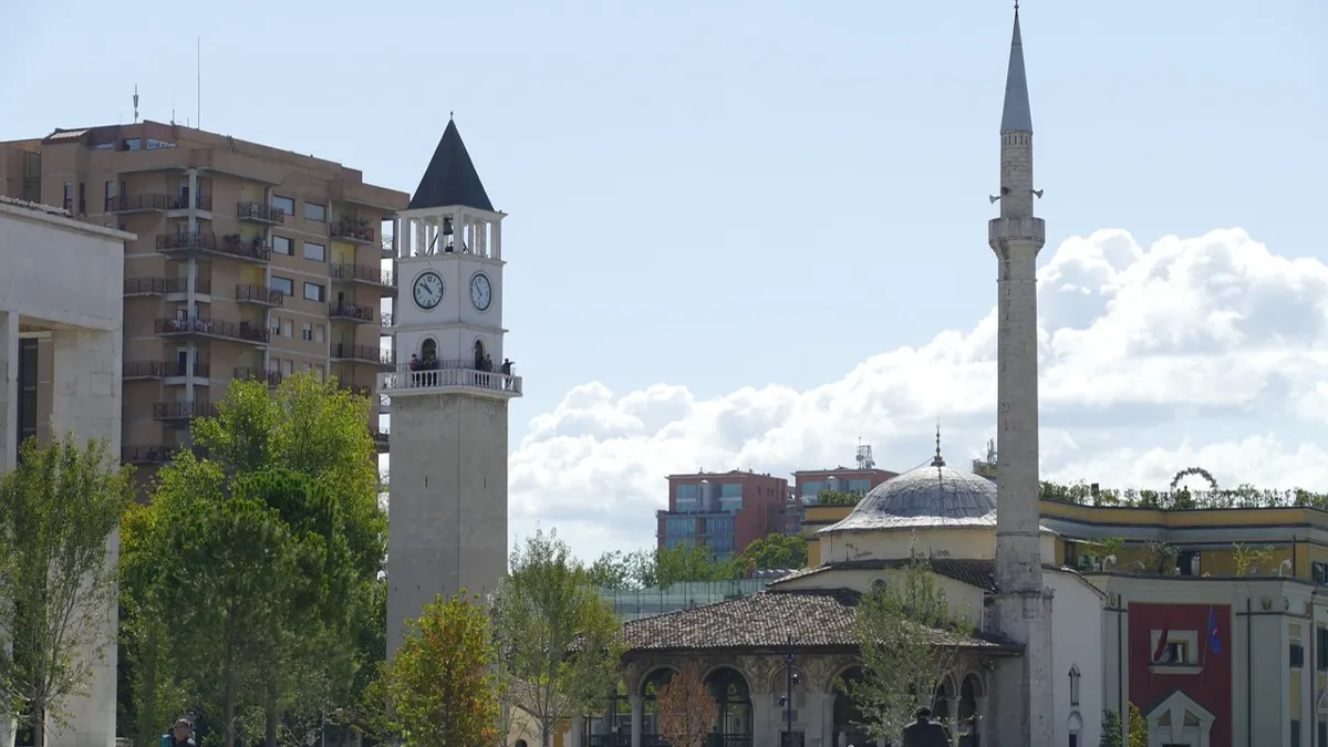 Мечеть Эфем Бей в Тиране Тирана, столица Албании, мечеть, минарет, достопримечательность
