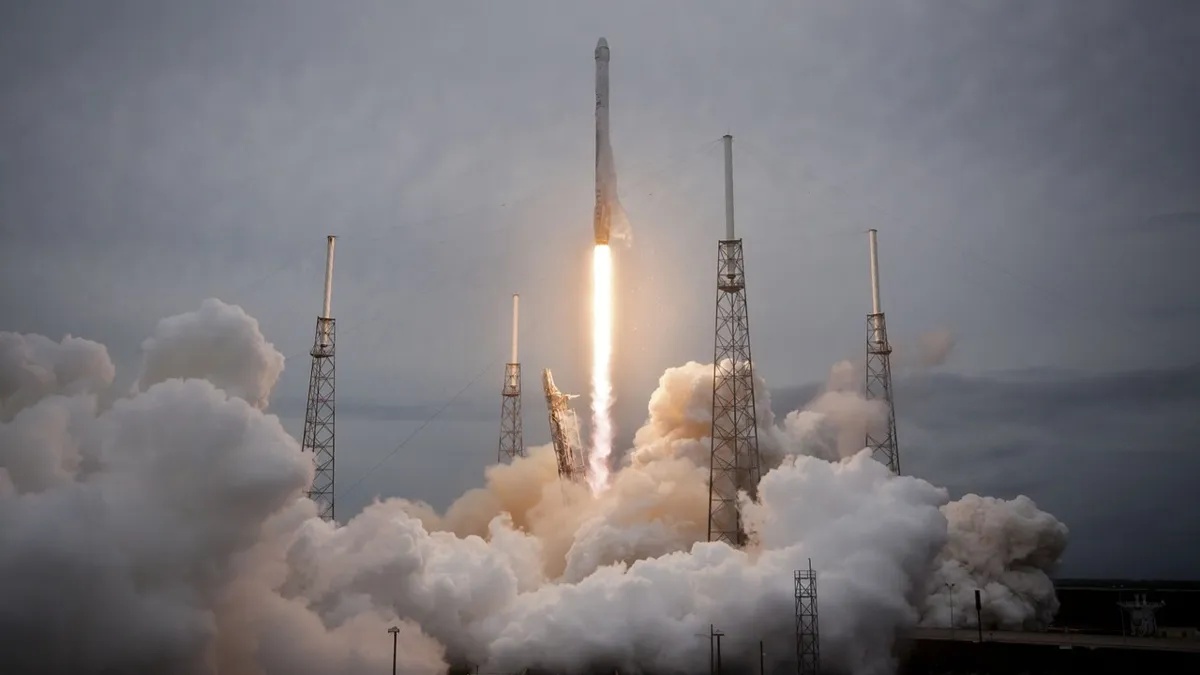 Достижения в области многоразовых ракет и космической инфраструктуры могут сделать колонизацию космоса экономически выгодной в ближайшие десятилетия (на фото — запуск ракеты SpaceX) Запуск ракеты SpaceX