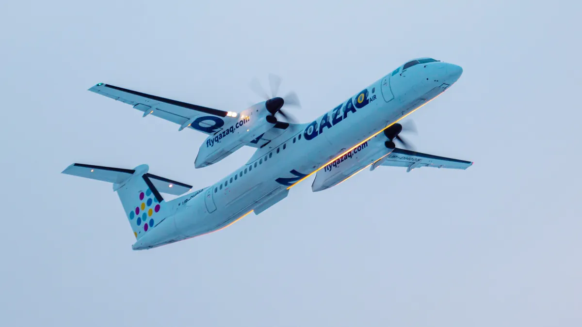 Qazaq Air сменит название Qazaq Air самолет