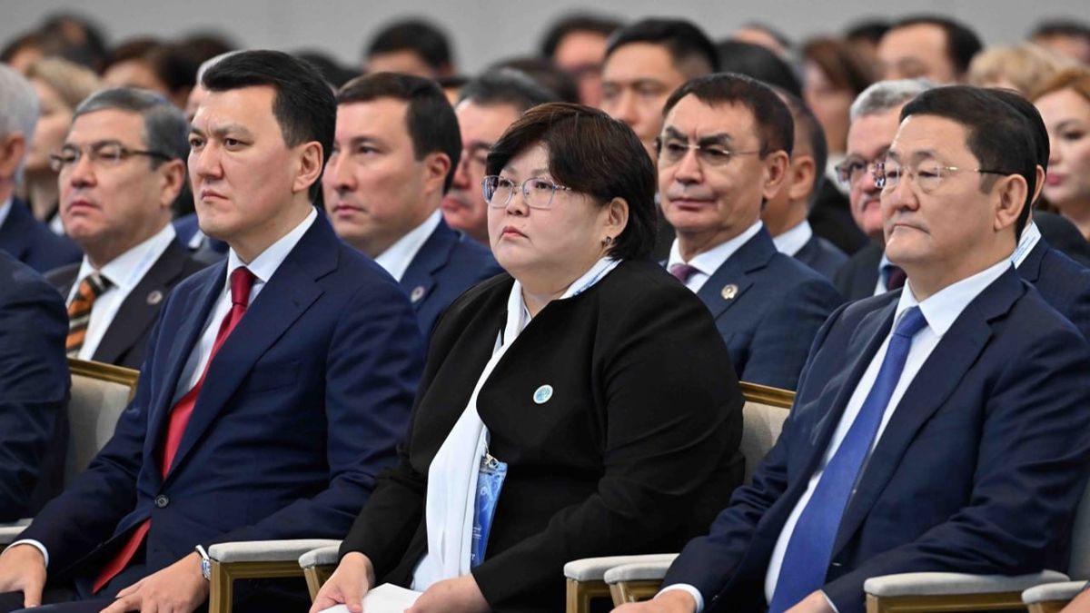 Государственный советник РК Ерлан Карин, председатель Конституционного суда Эльвира Азимова, генеральный прокурор Берик Асылов Государственный советник РК Ерлан Карин, председатель Конституционного суда Эльвира Азимова, генеральный прокурор Берик Асылов на съезде судей