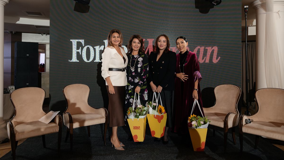Слева направо: редакционный директор журнала Forbes Woman Зульфия Хайбуллина с участницами рейтинга - Умут Шаяхметовой, Жанной Уразбаховой, Самал Ибраевой