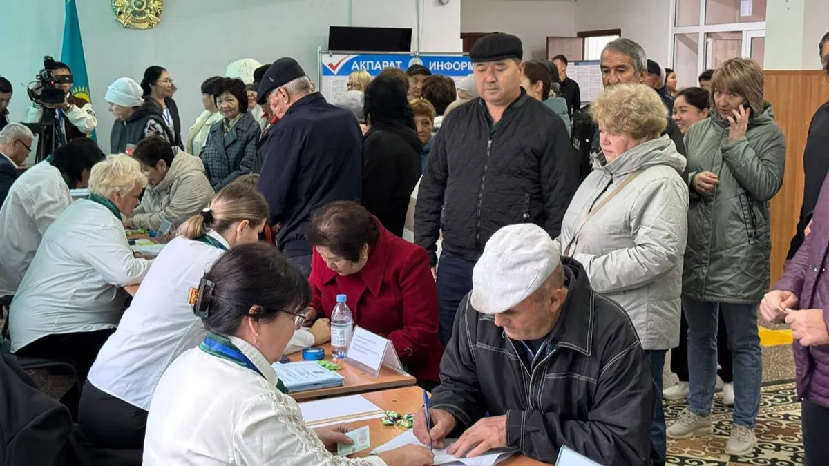 Жители села Улькен Алматинской области на референдуме по строительству АЭС Жители села Улькен Алматинской области на референдуме по строительству АЭС