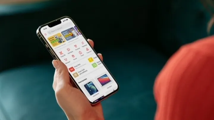 Kaspi готовит сервис «Kaspi Рестораны» Смартфон, открыто приложение Kaspi
