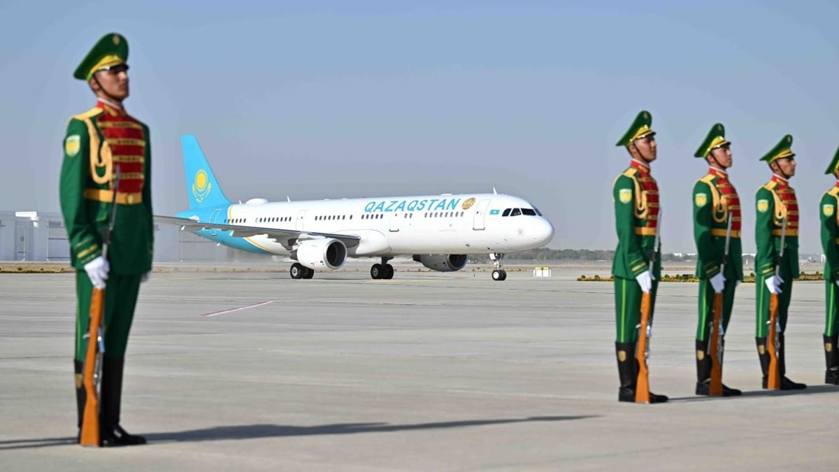 Прибытие президента Казахстана в Туркменистан Самолет Токаева в Ашхабаде