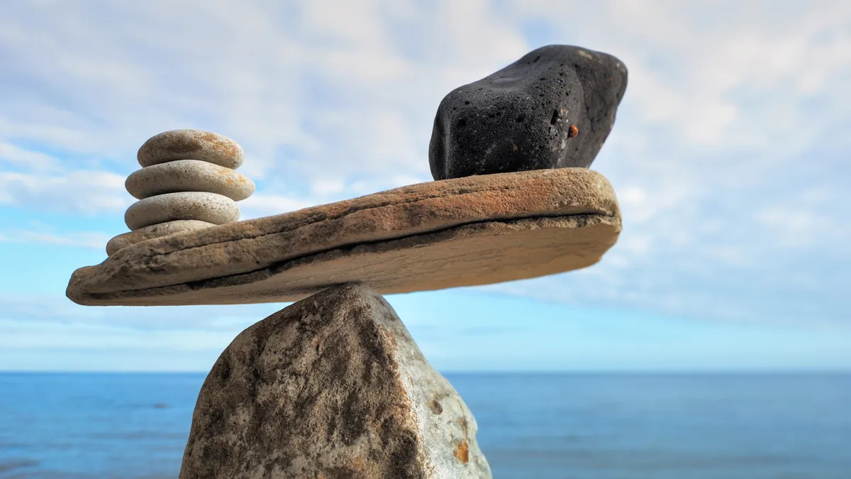 камни сложенные друг на друга