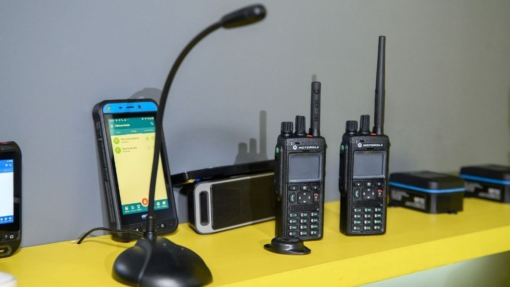 Устройства Push-to-Talk Устройства Push-to-Talk, рации