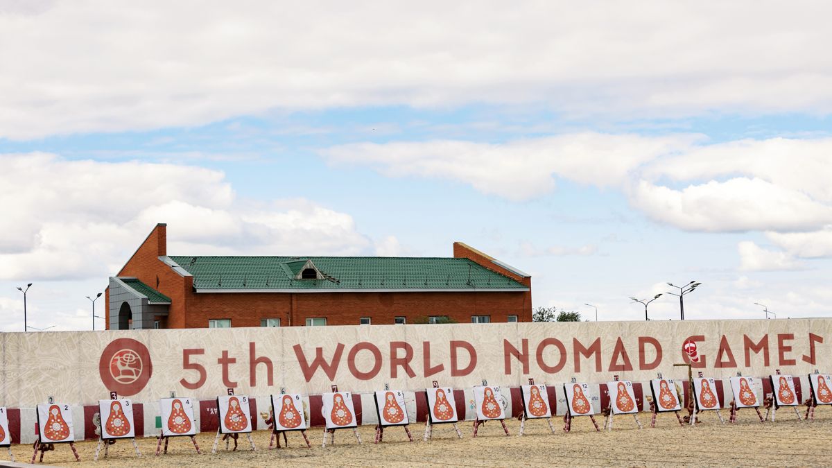 Надпись на английском пятые Игры кочевников 5th World Nomad games 