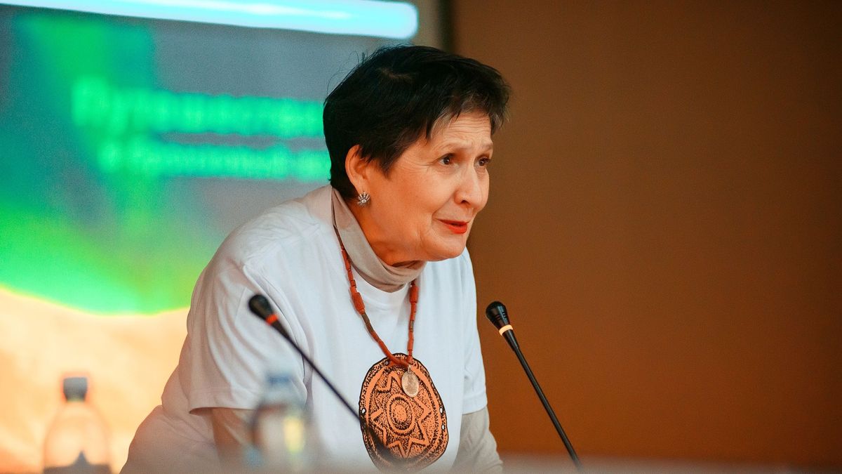 Эмма Усманова, археолог, историк, на лекции