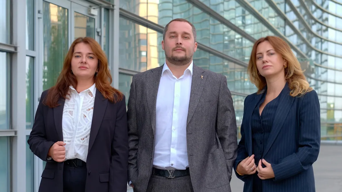 Заместитель председателя правления/руководитель торгового подразделения Ольга Шайторова, председатель правления Павел Назаров, заместитель председателя правления Анастасия Горошко Заместитель председателя правления/руководитель торгового подразделения Ольга Шайторова, председатель правления Павел Назаров, заместитель председателя правления Анастасия Горошко