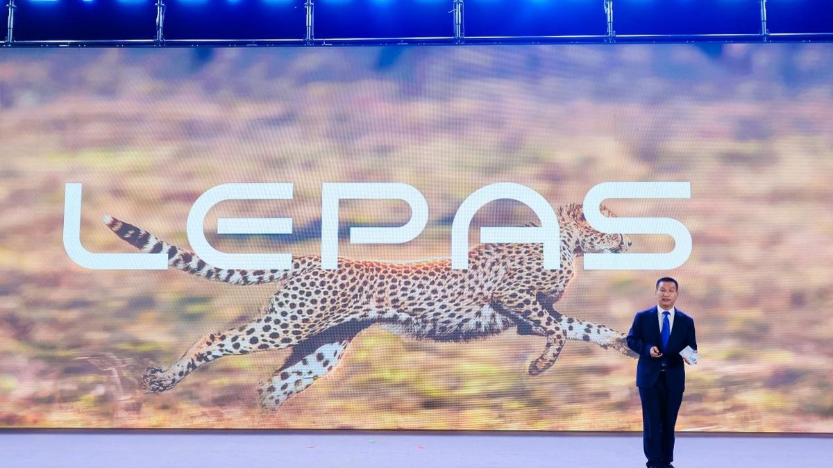 презентация автомобиля Lepas