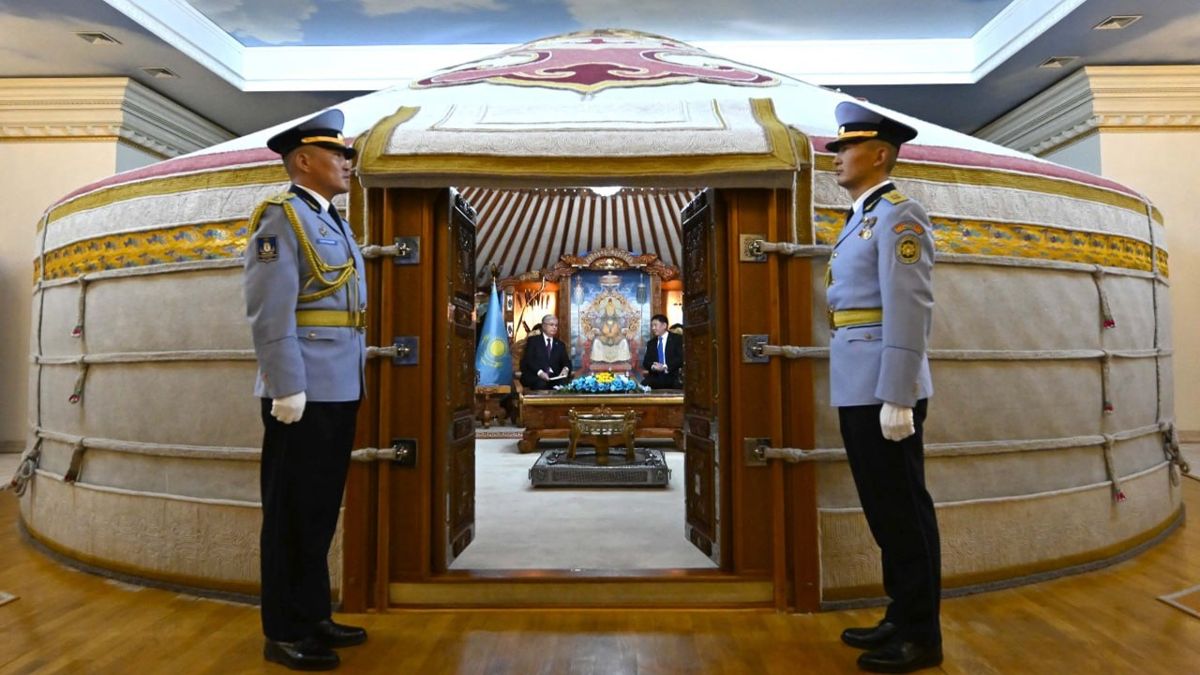 Юрта с караулом