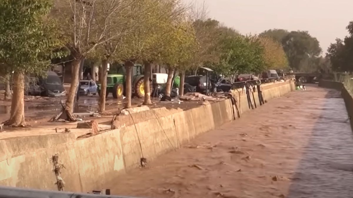 Канал с водой