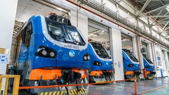 Пассажирские электровозы Alstom синего цвета